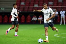 其中包括物 其中包括物